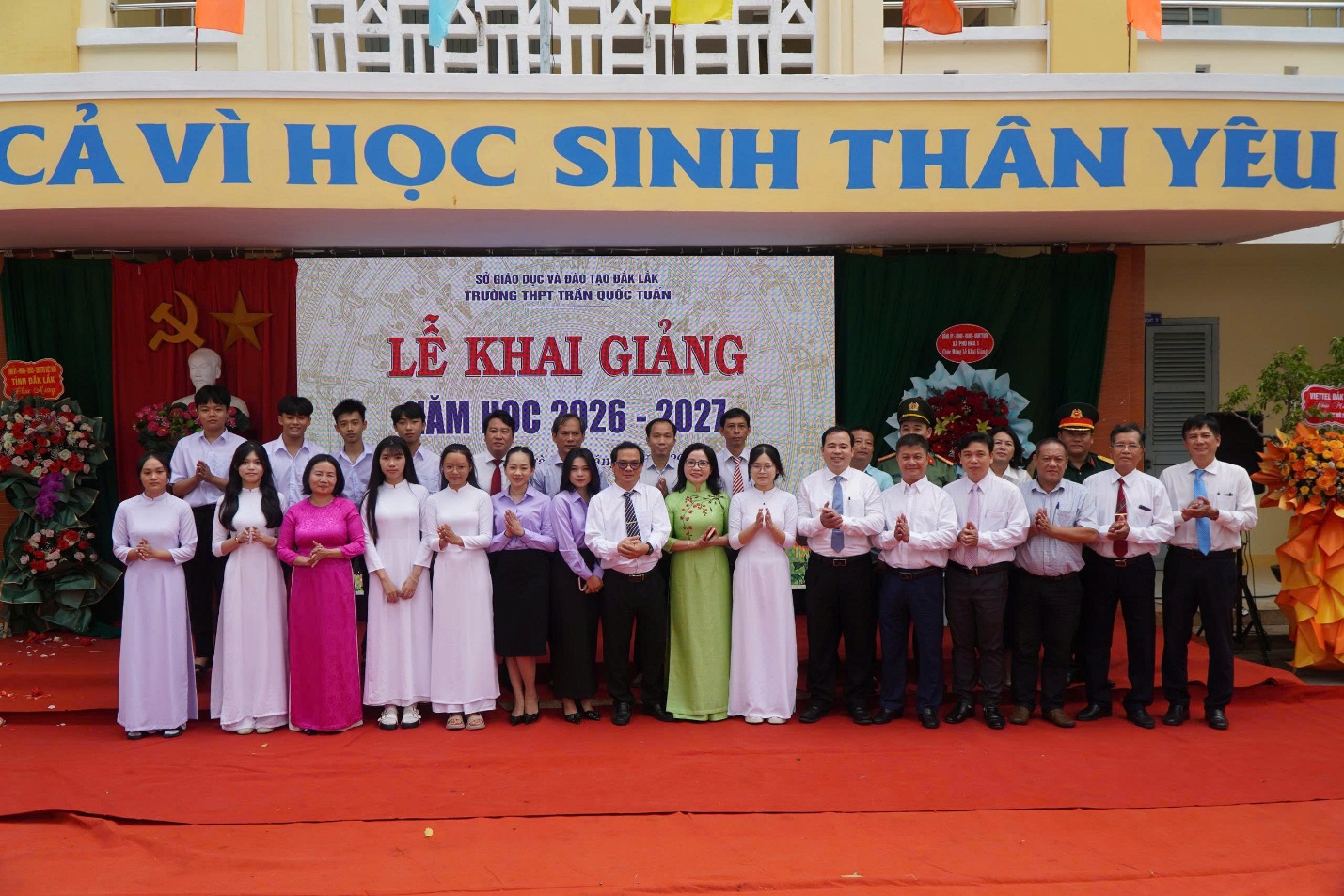 Lãnh đạo Đoàn ĐBQH tỉnh dự Lễ khai giảng tại trường THPT Trần Quốc Tuấn